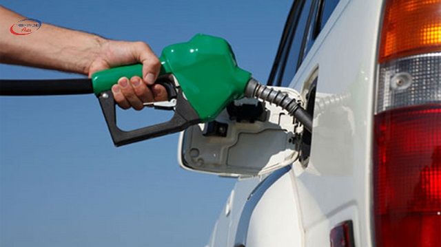 Xe tải chạy bằng xăng hay bằng dầu?