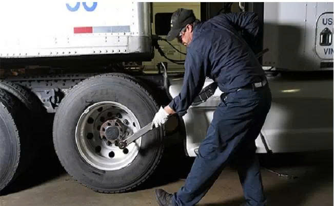 Cách bảo dưỡng ô tô mùa mưa bạn cần biết
